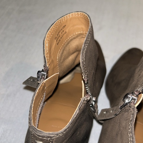 FRYE Women’s Brown Ankle Booties Distressed Texture All Over Size 6 Gently Used - Picture 14 of 16